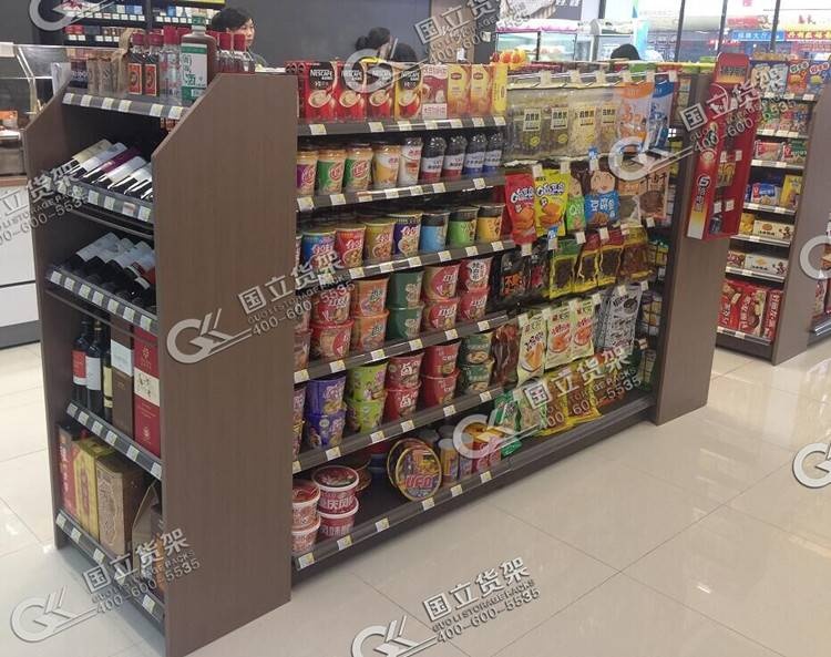 便利店零食貨架