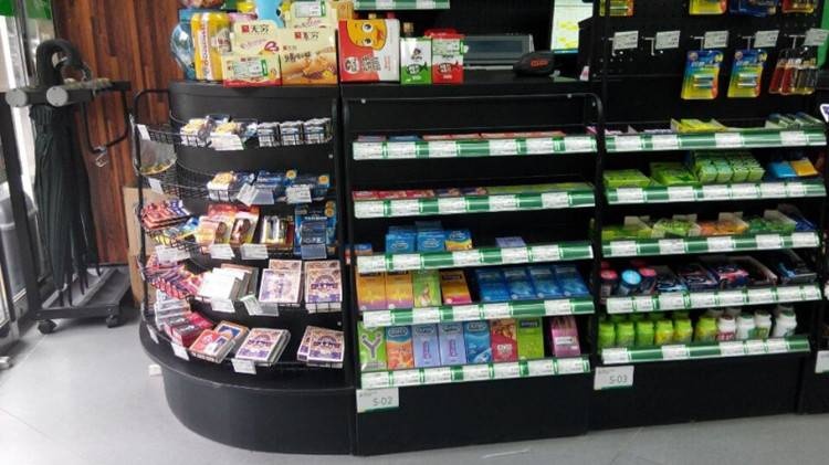便利店收銀臺貨架