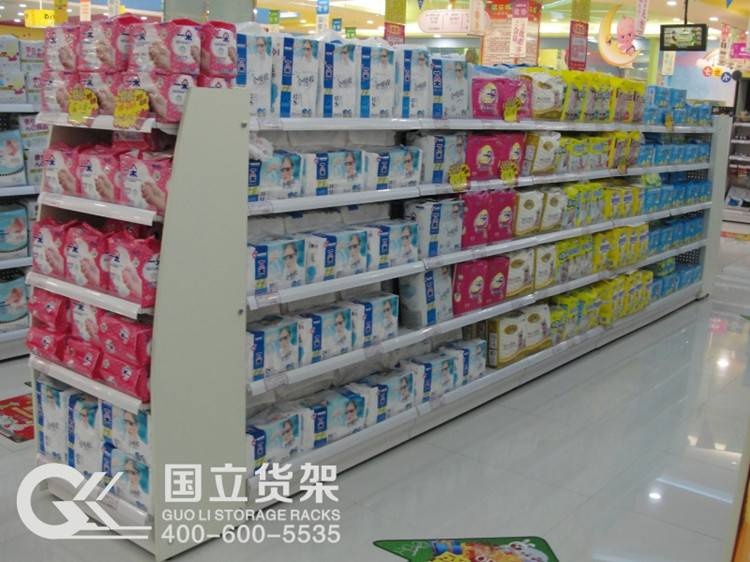 母嬰店尿不濕貨架